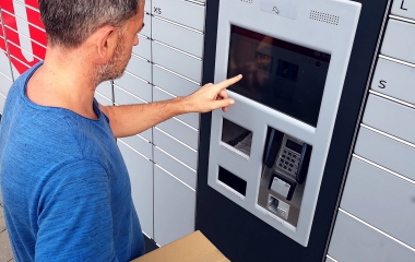 社保自助一體機(jī)，可以有效減少柜臺窗口的排隊等候時間，提高社保服務(wù)的效率。